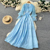 Robe décontractée élégante pour femme WIWT, bleu clair, avec empiècements en dentelle, col en V, manches longues bouffantes, coupe trapèze, avec ceinture à nouer, idéale pour le quotidien et les vacances