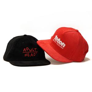 Casquettes Snapback en Corduroy Rouge Personnalisées 5 Panneaux Structurées Logo Brodé - Product Image 1