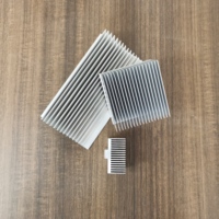 Dissipateur thermique en aluminium à profil à ailettes personnalisé, radiateur de refroidissement en aluminium CNC, mini-dissipateur thermique pour appareils électroniques grand public
