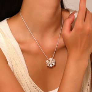 Collar de moda con colgante de <span class=keywords><strong>seis</strong></span> trompetas de <span class=keywords><strong>perlas</strong></span> naturales de agua dulce chapadas en plata - Product Image 2