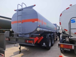 Camion-citerne à carburant SINOTRUK HOWO TX 6x4 à bas <span class=keywords><strong>prix</strong></span>, réservoir à huile de 20 000 litres, 25 tonnes, camion-citerne à huile diesel pour la vente - Product Image 4