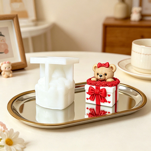 Moules en silicone pour créer un adorable ours enlacé dans une boîte cadeau, idéal pour les créations artisanales DIY - Product Image 2