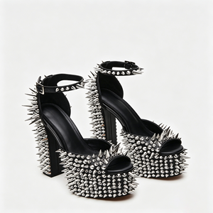 <span class=keywords><strong>Sandali</strong></span> Kingdi neri con borchie e tacco a piattaforma, stile gotico punk, con cinturino alla caviglia e punta aperta, tacco grosso, perfetti per feste e discoteche - Product Image 2