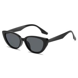 Gafas de Sol Estilo Ojo de Gato Negras para Mujer, Protección UV400, Montura de PC Tipo 3, Lentes de Sol Modernas con Montura Pequeña - Product Image 1