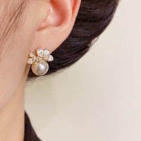 Nouvelles Boucles d'Oreilles Clous Fleur Douce pour Femme, Élégantes, Imitation Perle et Cristal, Bijoux de Soirée, Cadeaux