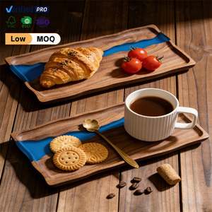 Nouveaux produits en gros très demandés : Plateau irrégulier créatif en bois massif et résine époxy, idéal pour la décoration <span class=keywords><strong>de</strong></span> la maison, <span class=keywords><strong>de</strong></span> la cuisine et des fêtes. - Product Image 2