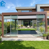 Pergola extérieure Sweet Home avec toit à lamelles motorisé et réglable