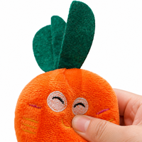 Jouet en peluche pour chat en forme de carotte avec couineur, 15 cm, visage brodé mignon, jouet interactif à mâcher pour chatons, vente en gros OEM