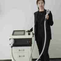 Laser Dioda Tiga Panjang Gelombang dengan Handle Penghilang Tato Mesin Laser Hemat-Ruang Terbaik untuk Medspa Laser Profesional Portabel