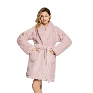 China Factory Lightweight Plain Dyed Thick Warm Winter Womens Sherpa Fleece Wearable Business fluffy Bulk Bademantel Bathrobes