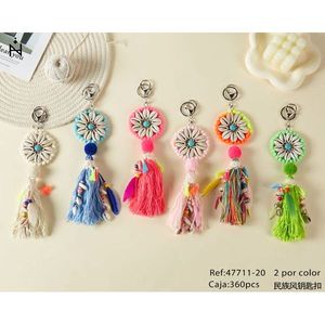 Portachiavi in stile etnico LLAVERO con design floreale a nappa colorata per decorare borse o auto - Product Image 3