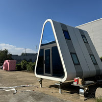 Maison triangulaire préfabriquée de luxe petite maison modulaire à capsule avec double couche à vendre