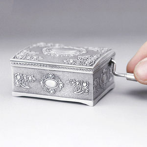 Elf Princess Rose Flower Caja <span class=keywords><strong>de</strong></span> música con manivela Mini caja <span class=keywords><strong>de</strong></span> música <span class=keywords><strong>de</strong></span> metal <span class=keywords><strong>Castillo</strong></span> en el cielo Recuerdo creativo - Product Image 3