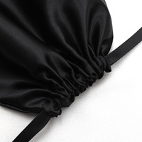 Sac à poussière en satin noir imprimé de logo personnalisé pour extension de cheveux Cadeau de perruque en tissu de soie réutilisable Rangement de maillots de bain Pochette en satin