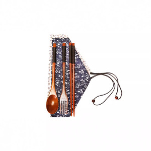 Juego de tenedor, cuchara y palillos de madera de estilo japonés, utensilio portátil para acampar, tres piezas, color marrón, con bolsa de tela - Product Image 4