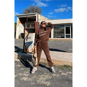 Conjunto de chándal con estampado frontal marrón - Product Image 2