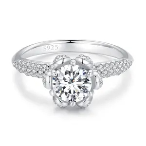 แหวนหมั้นสำหรับเจ้าสาว Vvs Flower,แหวนแต่งงานสำเร็จการศึกษาทำจากเงินแท้หรูหราไม่ซ้ำใครสำหรับผู้หญิง OEM
