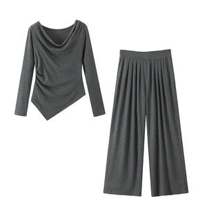 ชุดเซ็ตเสื้อถักสีเทาและกางเกงขายาวทรงกว้างสำหรับผู้หญิงไซส์ใหญ่ รุ่น Runqi  กระโปรงจีบเอวเข้ารูป แขนยาว สีพื้น เหมาะสำหรับใส่ไปทำงาน - Product Image 1