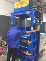 Compacteur de déchets à volume réduit, presse à balles pour recyclage réduisant les frais de transport pour les matières premières recyclées