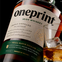 Étiquettes personnalisées haut de gamme pour whisky, papier spécial, estampage à chaud UV inversé, gaufrage, débossage, autocollants de luxe haut de gamme pour bouteilles d'alcool