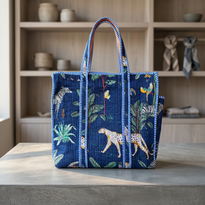 Bolso Tote de Lona Acolchada Azul con Estampado de Leopardo y Selva, Estilo Bohemio, Diseño de Última Moda, Abierto por Arriba, para Compras, Todas las Temporadas - Product Image 1