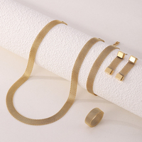 Vente en gros Ensemble de bijoux pour femmes collier de mailles en acier inoxydable plaqué or 18 ct rétro de haute qualité