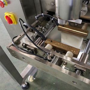 Machine d'emballage automatique de sachets de confiture, de ketchup et de miel, machine de remplissage de petits sachets, machine d'emballage de miel et de lait - Product Image 5