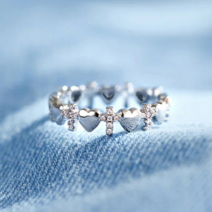 Anello con Cuore e Croce in Micro Pavé di Zirconi per Donne, Gioiello Elegante e Dolce alla Moda - Product Image 6