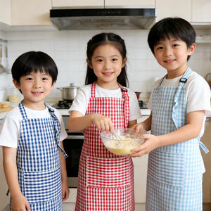 Tablier pour enfants en coton à carreaux, col halter, sans manches, anti-taches, lavable en machine, usage quotidien, quatre saisons, rouge et bleu clair - Product Image 2