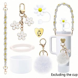 Ensemble de 7 accessoires pour tasses et gobelets de 30oz et 40oz : décorations, sangle de transport, support pour baume à lèvres, porte-clés - Product Image 3