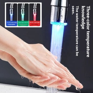 Aérateur à LED intelligent à changement de couleur Contrôle de température Robinet d'eau chaude et froide jetable Robinet <span class=keywords><strong>lumineux</strong></span> Fournitures de toilette pour le bain - Product Image 1