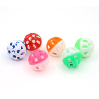 Balle de jeu pour chat en plastique avec son et clochette, pour l'auto-entretenissement et le soulagement de l'ennui, colorée et creuse