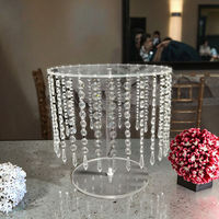 Support à gâteau en acrylique de luxe Supports à cupcakes ronds Affichage à dessert clair Tasse Gâteaux Assiette de service Lustre en cristal pour les mariages