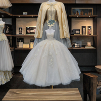 Gaun Quinceanera Modern Model V-Neck Panjang Menyentuh Lantai dengan Hiasan Bunga 3D, Renda Mutiara, Ekor Chapel, Ukuran Plus, Aplikasi Vestidos De Novia