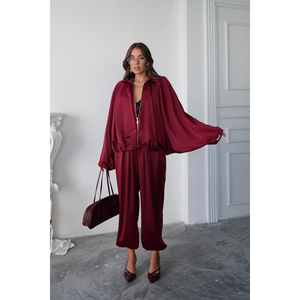 Pantalones Harem de Satén Elegantes Color Borgoña para Mujer, Pantalones Anchos de Pierna Ancha, Corte Suave y Fluido, Estilo Casual y Moderno - Product Image 2