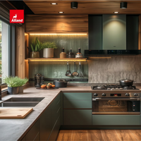 Cuisine Alland de style moderne et luxueux, avec des panneaux en laque verte mate, des étagères ouvertes, pour une nouvelle maison, armoires sur mesure