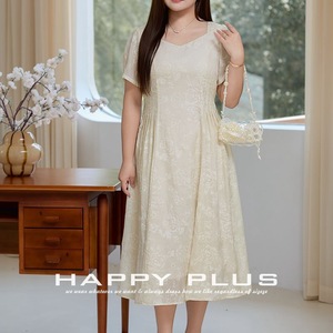 แฮปปี้ พลัสเดรสชีฟองลายนูน N9274 ไซส์พลัสทรงเอคอเหลี่ยมแขนสั้นวานิลลาไรซ์เดรสผู้หญิง - Product Image 4