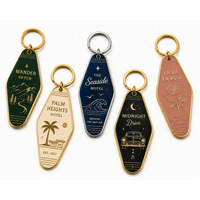 Porte-clés en métal émaillé rigide personnalisé avec logo d'hôtel vintage, breloque de sac en métal gaufré pour souvenirs de voyage