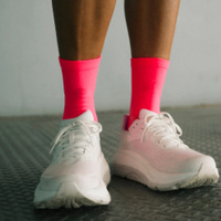 Chaussettes de course personnalisées à séchage rapide pour jeunes, respirantes, de performance, avec logo sous le pied, pour le sport et l'athlétisme, vente en gros