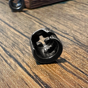 Rueda excéntrica con cubierta de 12 mm, acero laminado en frío negro, diseño minimalista para ensamblaje de muebles y gabinetes - Product Image 3