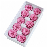 Savon artisanal d'aromathérapie en forme de fleur, pétales de rose colorés, idéal comme souvenir pour les invités de mariage