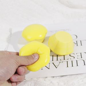 Jouet mochi en forme de cœur ultra doux avec effet sensoriel de montée lente, en matériau PU, cadeau anti-stress pour les 14 ans et plus - Product Image 4