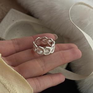 Bague florale en argent pur S925 avec motif de feuille de ventilateur de flocon de neige, douce et élégante avec un luxe médiéval et une sensation dorée - Product Image 2