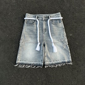 شورت جينز فضفاض بتصميم مخصص مزين بالكريستال والأحجار اللامعة، مغسول بحمض لإضفاء مظهر قديم، مناسب للصيف - Product Image 1