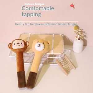 Marteau de massage créatif en forme de chien de dessin animé, mignon, en peluche super douce avec rembourrage en coton PP, pour tapotement du dos - Product Image 3