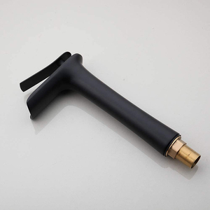 Grifos <span class=keywords><strong>de</strong></span> caño <span class=keywords><strong>de</strong></span> cascada para lavabo <span class=keywords><strong>de</strong></span> baño, grifería <span class=keywords><strong>de</strong></span> agua montada en cubierta, color negro - Product Image 4