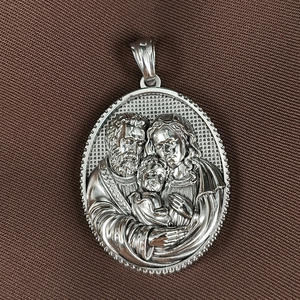 قلادة دينية من الفولاذ المقاوم للصدأ للرجال قلادة أصلية مطلية بالذهب عيار 18 قيراط قلادة مريم العذراء التبشيرية - Product Image 2