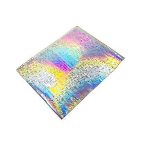 Film holographique personnalisé en papier argenté brillant, motif personnalisé en rouleau, film laminé en verre holographique 3D bon marché pour les clients - Product Image 1