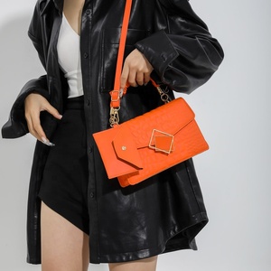 <span class=keywords><strong>Bolsos</strong></span> de mano de diseñador con logotipo personalizado, <span class=keywords><strong>bolsos</strong></span> de mano de lujo de PU de moda famosa para mujer, <span class=keywords><strong>bolsos</strong></span> de mano para mujer - Product Image 3