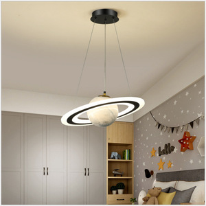 Lampadario LED a Soffitto in Acrilico a Forma di Astronauta e Saturno per Camera dei Bambini, Lampadario Semplice Nero per Soggiorno - Product Image 6
